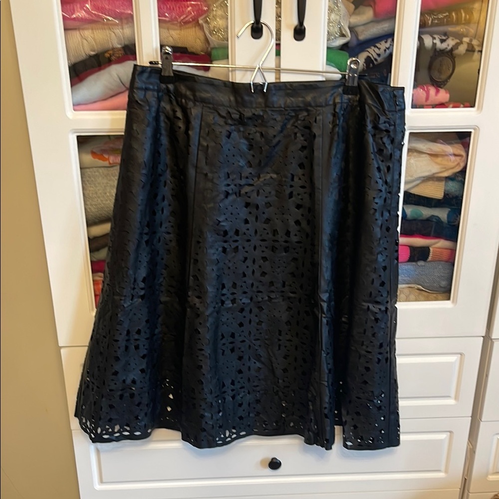 Worthington Elegant Black Laser-Cut Skirt. Size 14